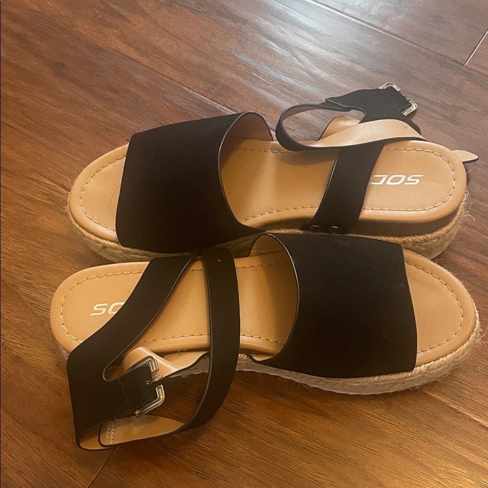 Soda Black Sandals